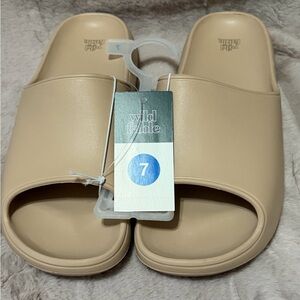 Wild Fable Neutral Tan Slide Sandals
